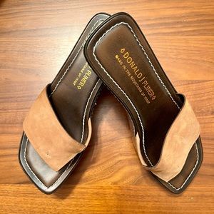 Never worn Donald J Pliner Sifi sandals, size 8.5